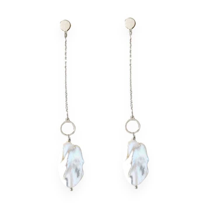 Boucles d'oreilles Charm – Argent sterling & Perle baroque naturelle pour la vente par MOC Atelier
