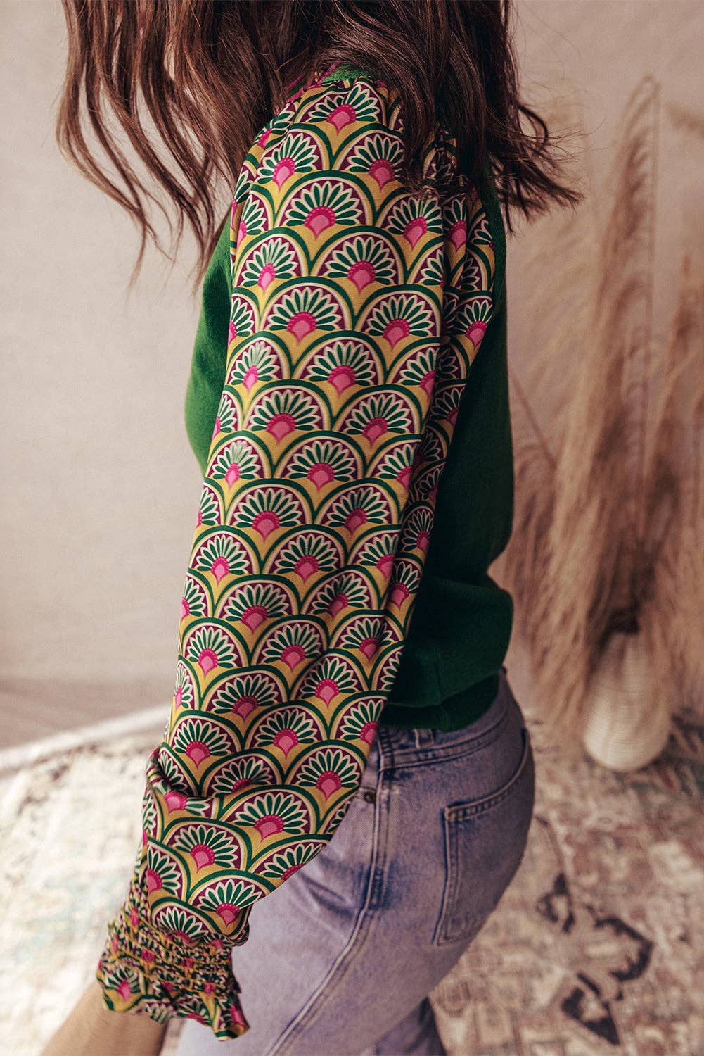 Verde enegrecido Camisola Verde Acinzentado com Padrão Floral e Punhos Franzidos com Mangas Bufantes para venda a revendedores na Faire2