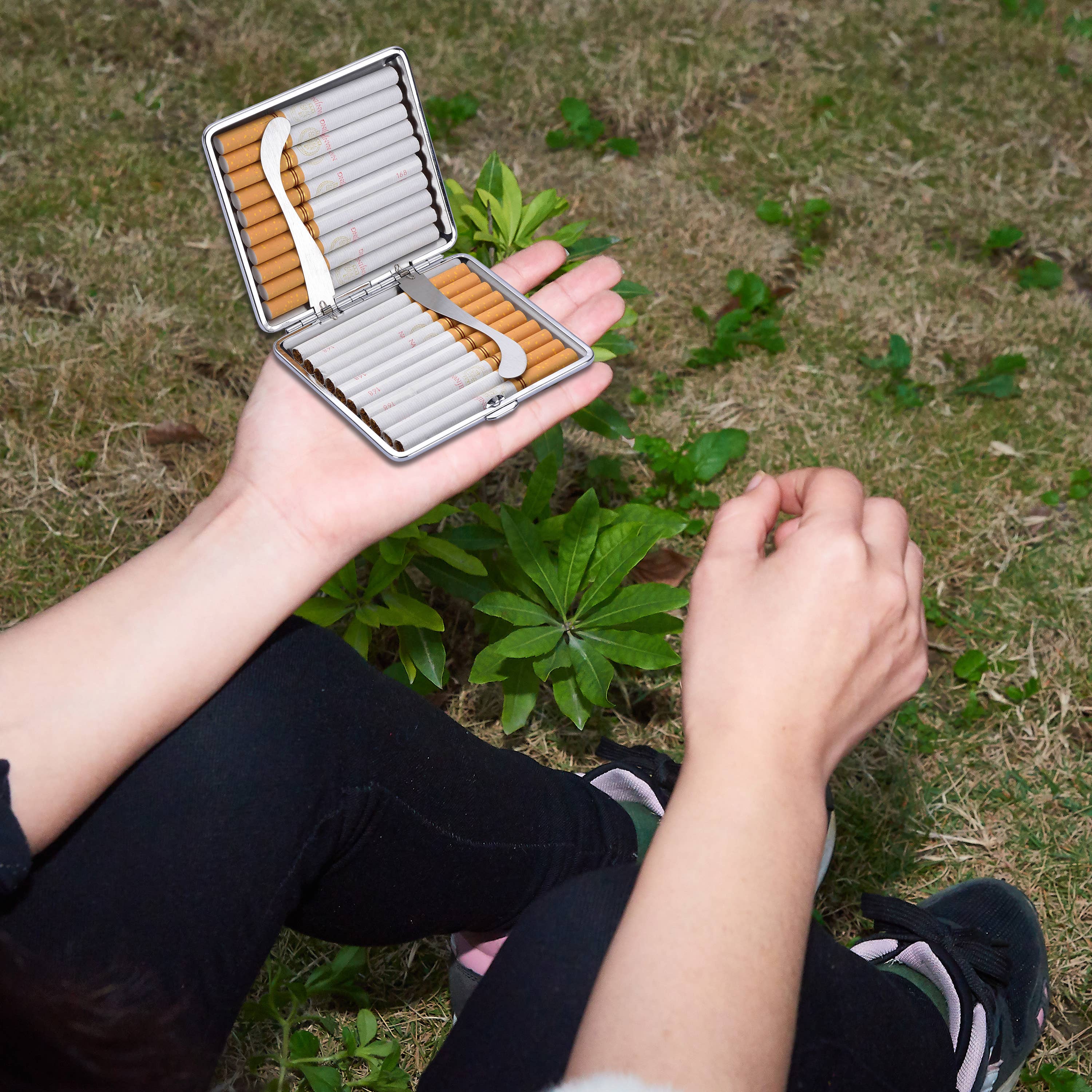 Champ by Polyflame - Wholesale Sigarettenhouder - Display met 12 platte sigarettenhouders in twee maten10