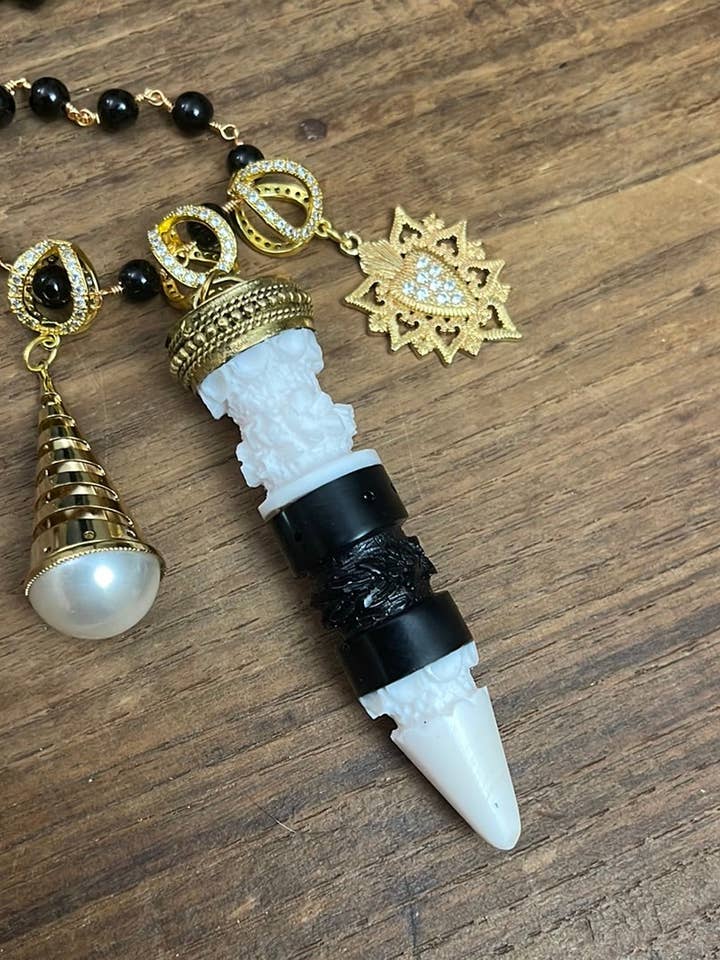 CORNO CAMMEO INCISO per la vendita all'ingrosso da parte di LARA UNDICI ACCESSORI SRLS