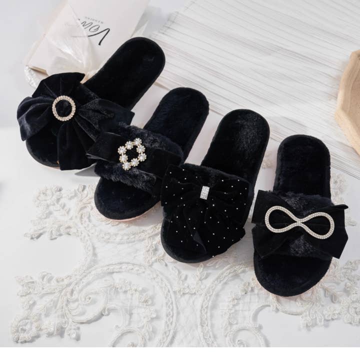 PEACH ACCESSORIES – wholesale Slippers – Women's – Soft Bow Slippers with Sparkle Detail in Black 19564