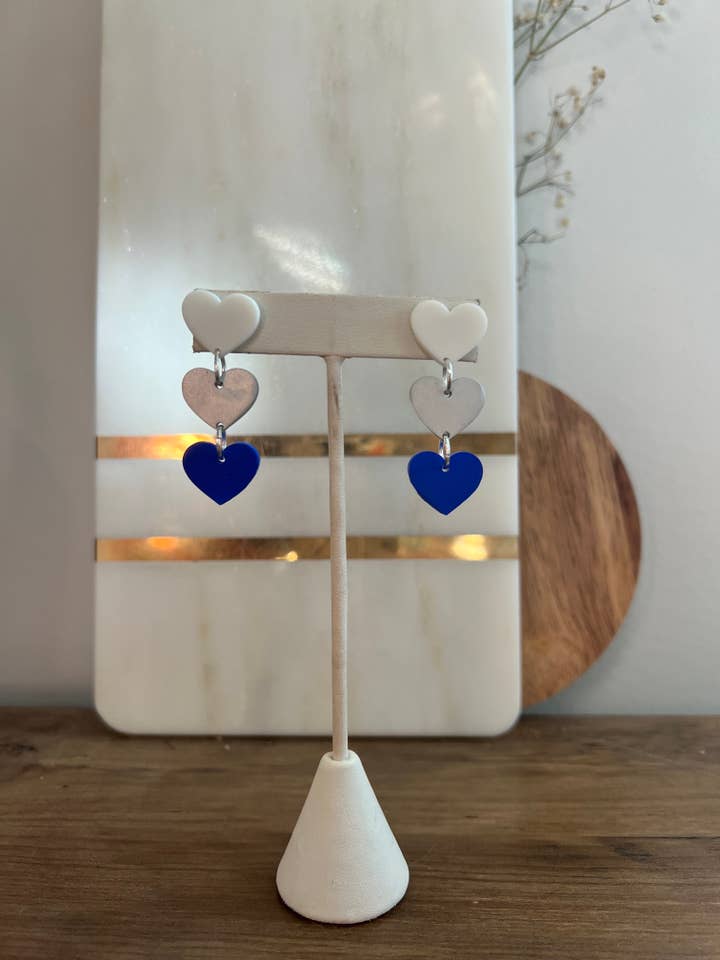 Boucles d'oreilles en forme de cœur des Cowboys de Dallas, boucles d'oreilles bleues couleur équipe pour la vente par Elby Designs