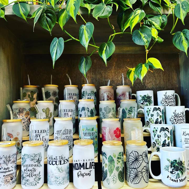 KraftyKathyDesignsCo - Vente Verre/tasse - Canette à bière Plants Tropical Leaves en verre de 18 oz (givré) 1