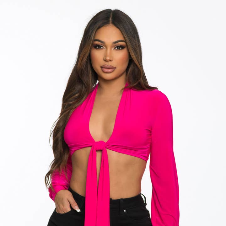 Top corto con nodo frontale T5896 per la vendita all'ingrosso da parte di Uptown Apparel