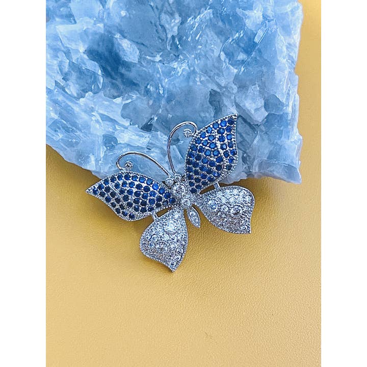JohnnyB Jewelry – alfinete de lapela por atacado – BELLORA - Broche de borboleta azul safira CZ em prata
