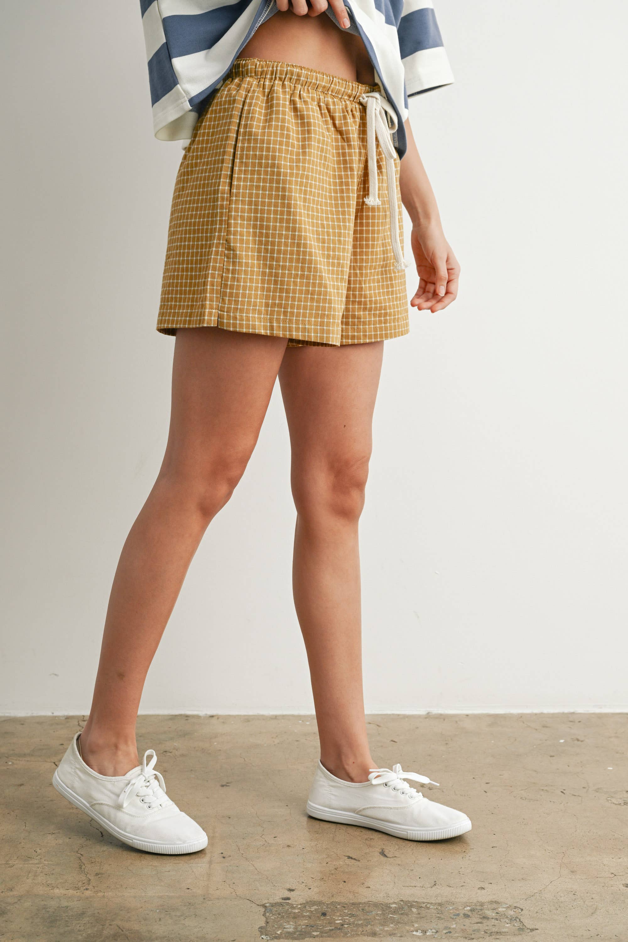 BUTTERMELON - Vendita all'ingrosso Pantaloncini - Donna - Shorts a quadretti con coulisse elastica - BMP745038