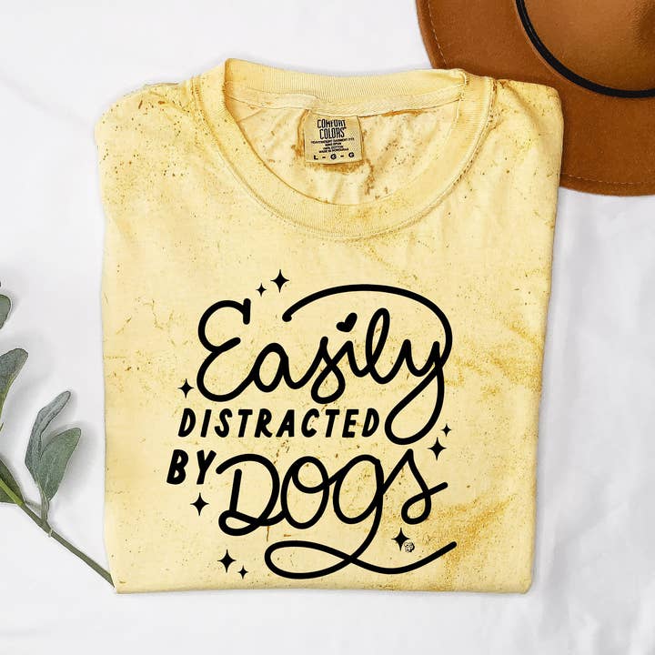 T-shirt Easily Distracted by Dogs | Dog Mom Shirt DP1225 pour la vente par The Dapper Paw