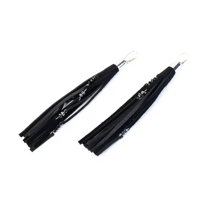 Sort læderøreringe med kvaster og hæmatitsten-accenter for engroshandel hos The Dark