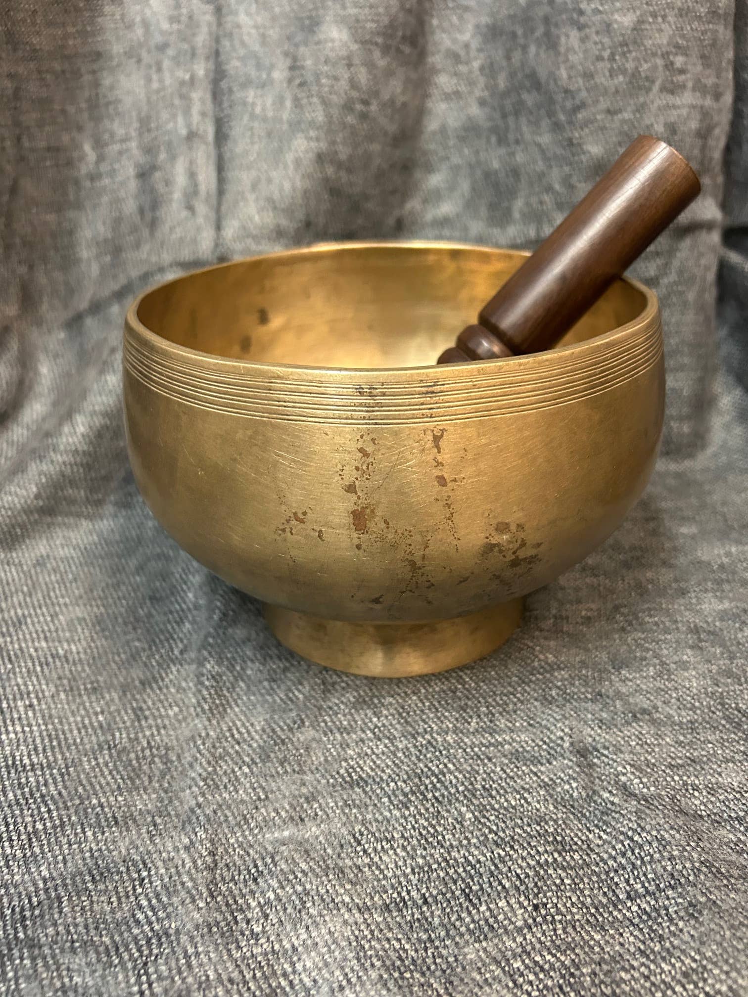ART HIMALAYAN TRADING LTD - Wholesale Meditation Supplies - Christmas Antique Stand Tibetan Singing bowl Nepal5