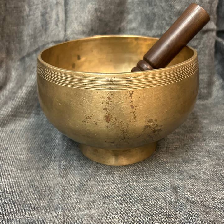ART HIMALAYAN TRADING LTD - Wholesale Meditation Supplies - Christmas Antique Stand Tibetan Singing bowl Nepal5