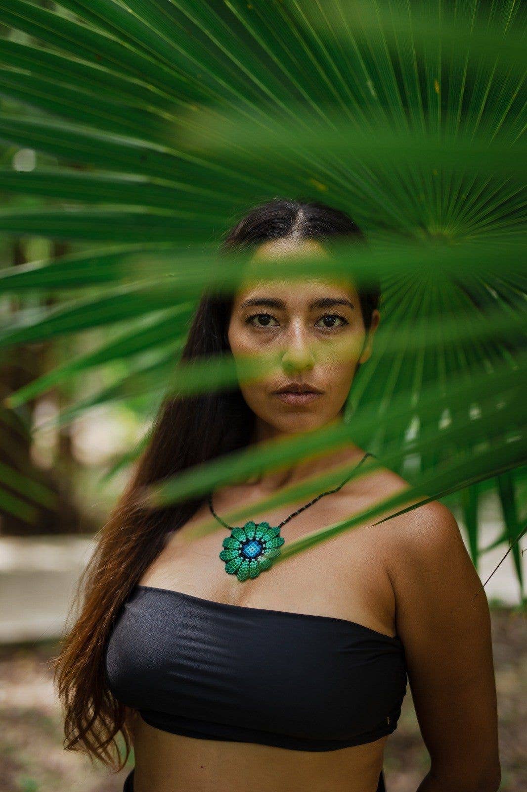 Mother Sierra – wholesale Hänge-/berlockhalsband – Selva - Infödd pärlhalsband inspirerat av naturen2