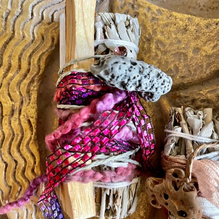 Bodhi Leaf Market - Wholesale Sage Bundle - Magical Water Energy, Beach Stone Sage Bundles, Gift Sets