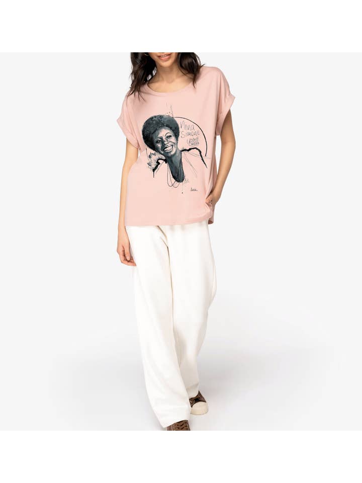UNITED SOULS – Großhandel T-Shirt mit Siebdruck – Damen – Nina Simone I Damen-T-Shirt mit umgeschlagenen Ärmeln3