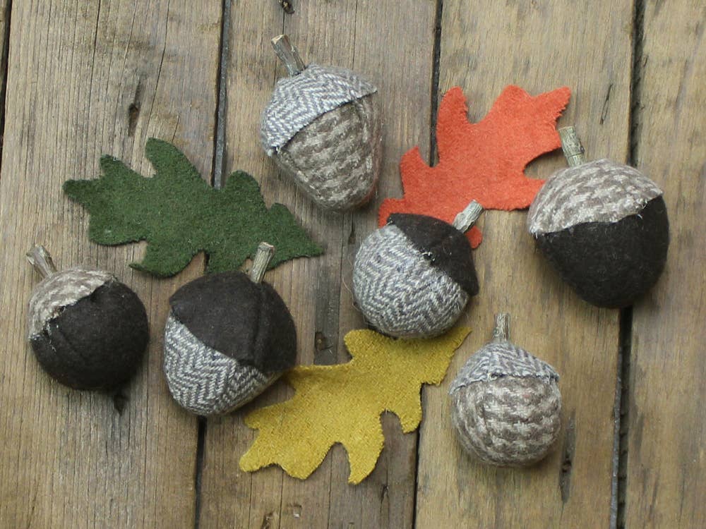 Home Collections by Raghu - Wholesale Decorative Tabletop Object - Felt Acorns and Leaves fills0