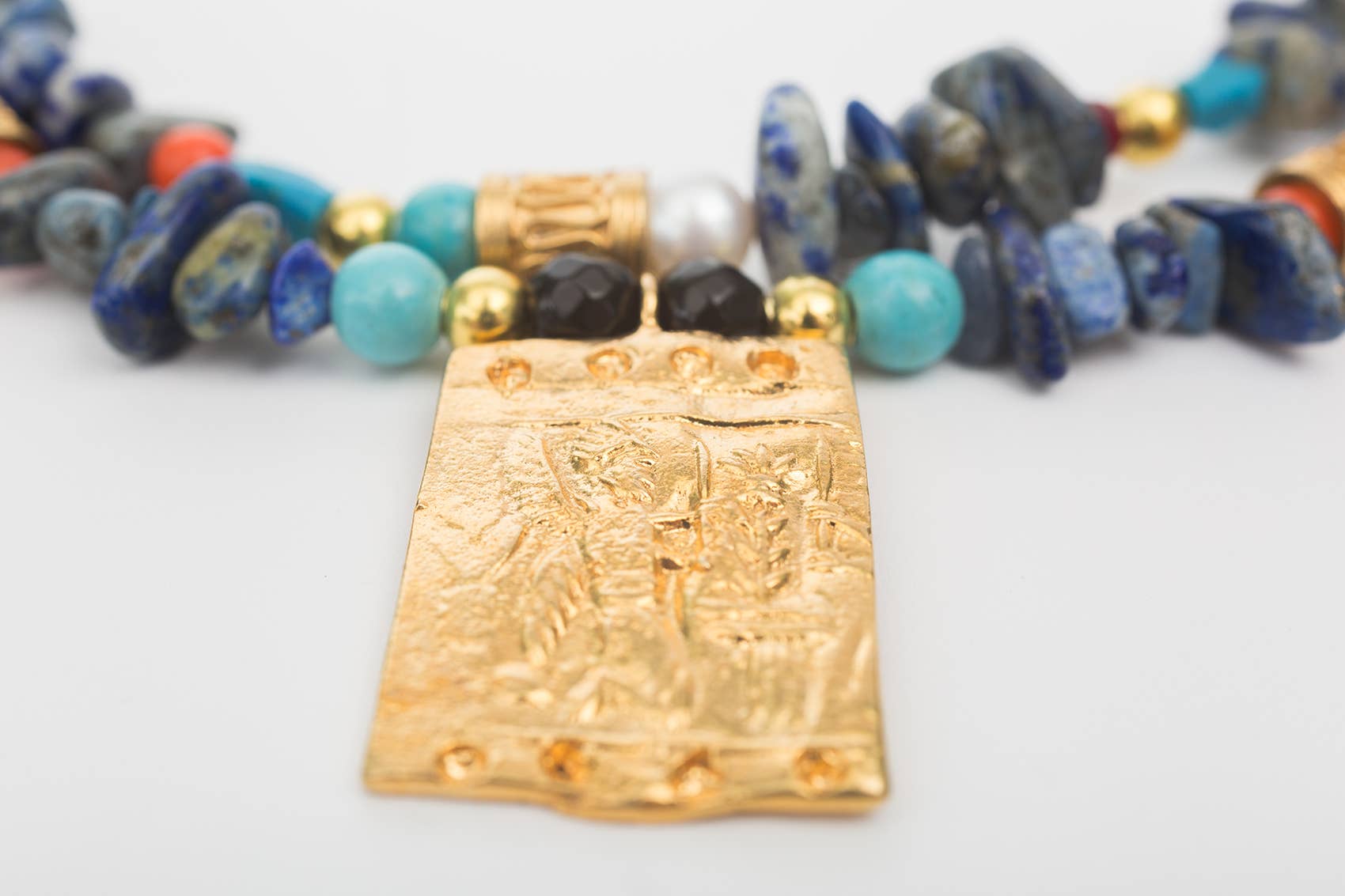 Spanish & Sisters - Wholesale Pendant/Charm Necklace - ESTRUSCAN NECKLACE - BLUE2