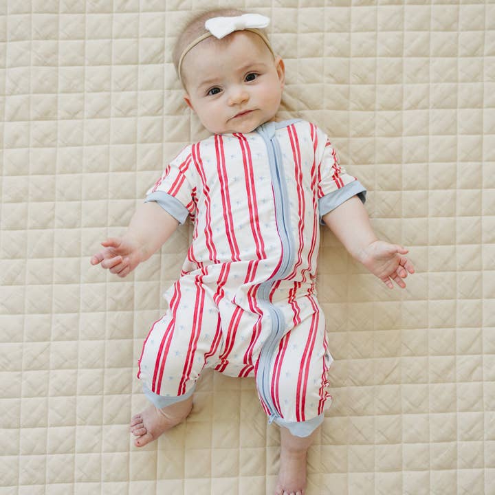 Sterne & Streifen Bambus-Shorty-Pyjama für den Großhandel von Little Joy Co.