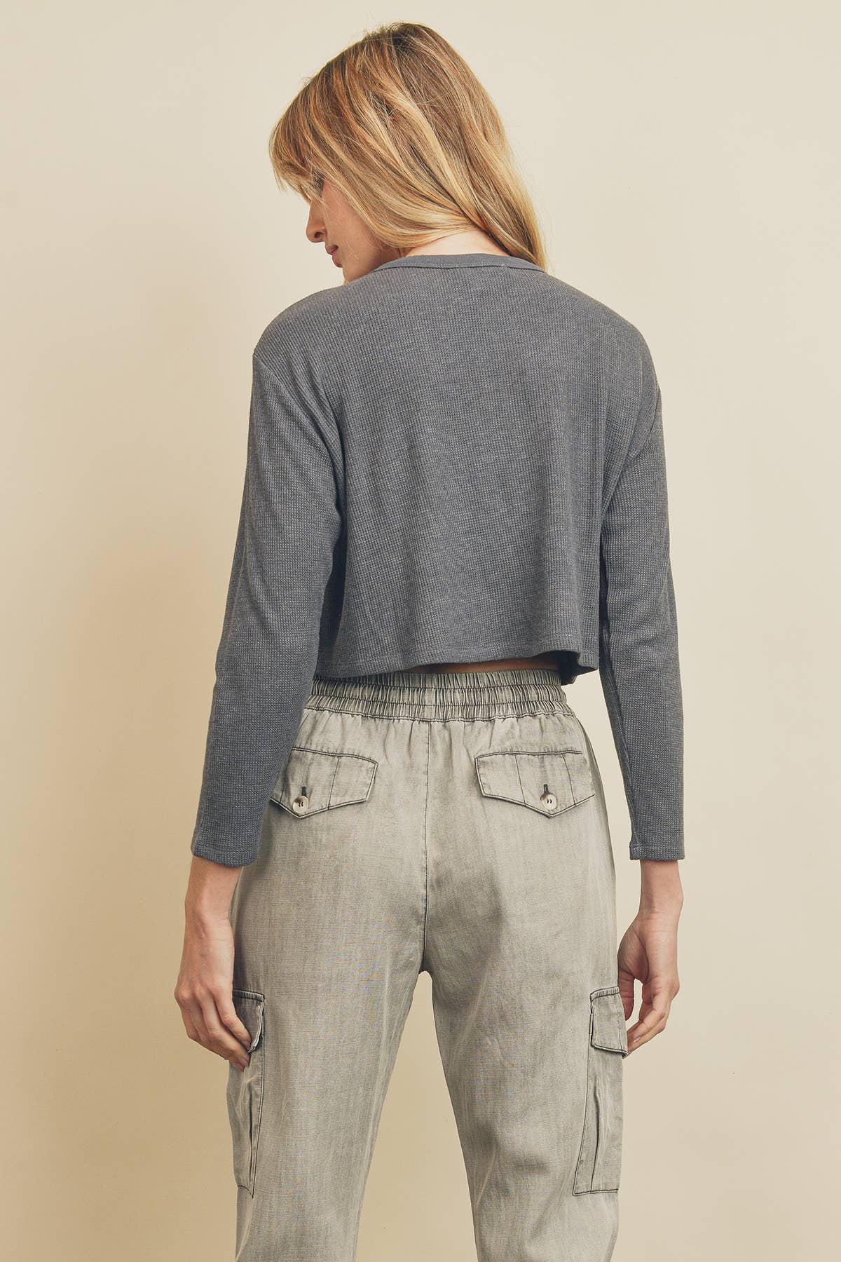 Dress Forum - Vendita all'ingrosso Top in maglia - Donna - T-shirt waffle a maniche lunghe ritagliata FT62328