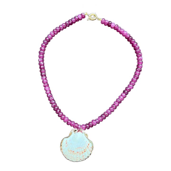 Le collier de bonbons en coquillage. pour la vente par Market and King