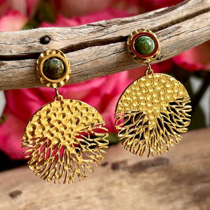 Ocean Ripples - Vendita all'ingrosso Orecchini pendenti - Orecchini a disco martellato in turchese africano placcati in oro 18ct0