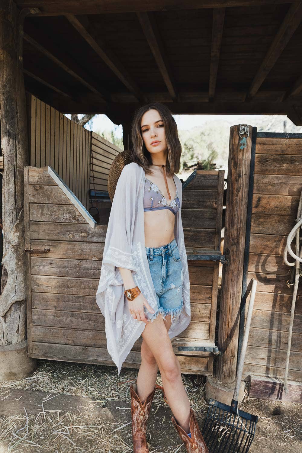 Leto Accessories – Großhandel Kimono – Damen – Schicker Blumenkimono mit Drapierung und eng anliegenden Armlöchern 🌼6