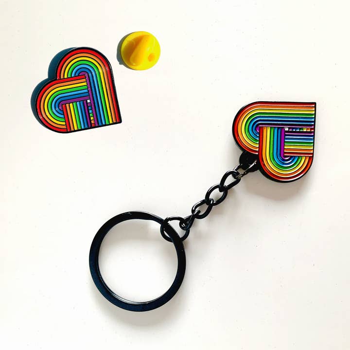 LGBTQ Pride hart sleutelhanger en speldenset voor wholesale door Merch Paper Co