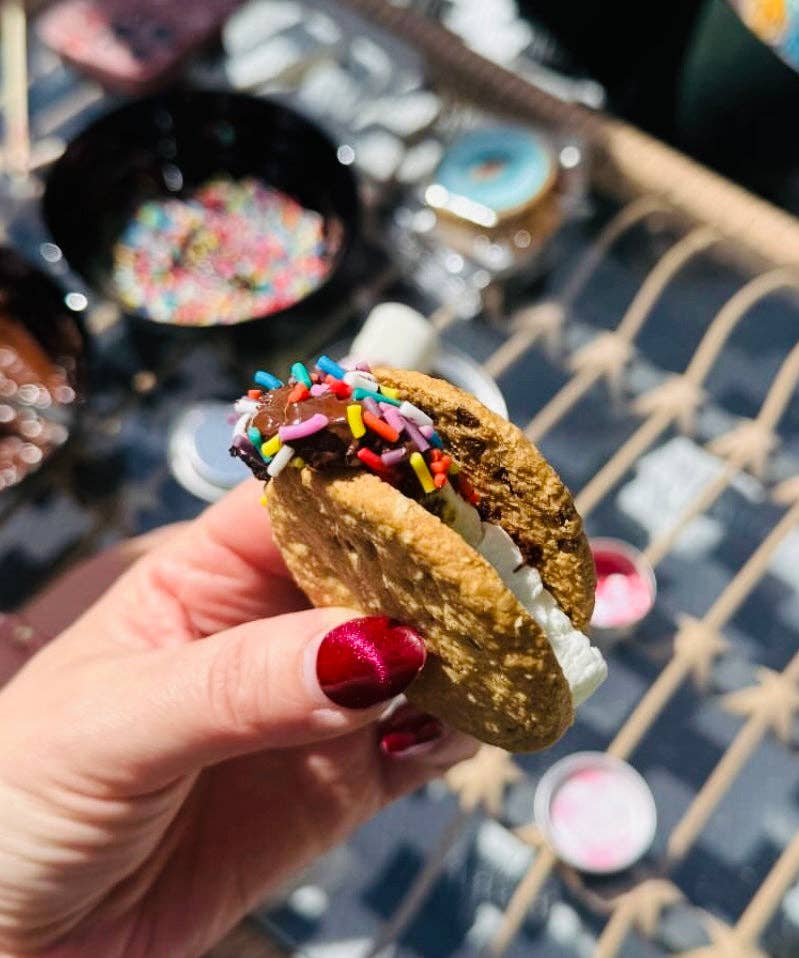 Toast'd – wholesale DIY food kit – Vegan - Large S'mores Gifting Kit2