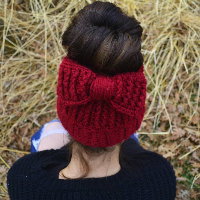 Messy Bun-mössa, rörig bullebåghatt, hatt med rosett, handgjord virkning, virkad hatt, hästsvansmössa, hästsvansmössa, bullemössa | Välj din färg för wholesale av Cozy Woolen Co