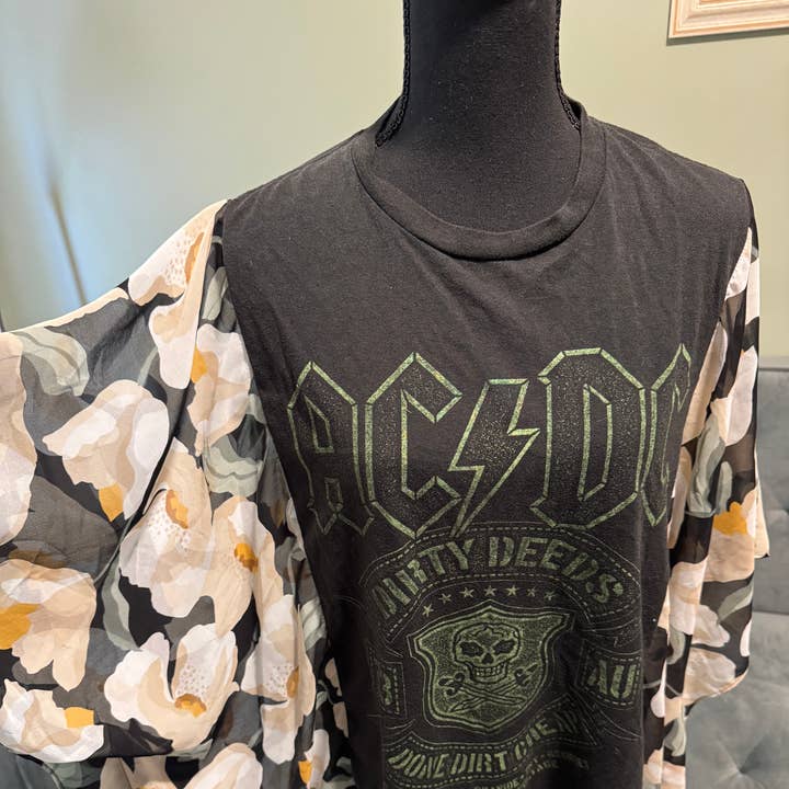 T-shirt band rivisitata per la vendita all'ingrosso da parte di Hudson Made