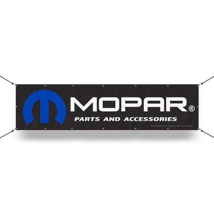 Banner - MOPAR Block Font con parti e accessori, nero/bianco/blu per la vendita all'ingrosso da parte di Detroit Shirt Co.