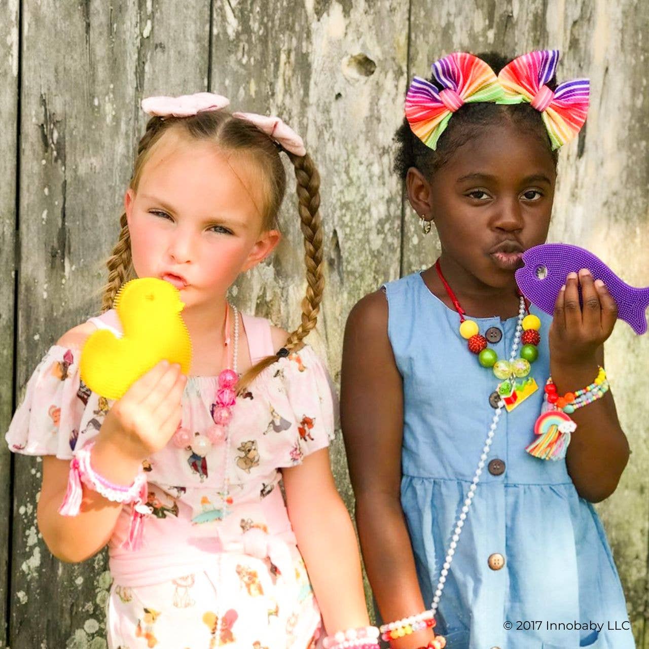 Innobaby on Faire - Venta al por mayor Juguete para la bañera - Bebés - Exfoliante de baño de silicona, divertido cepillo con forma de pez, juguete de baño para bebés19