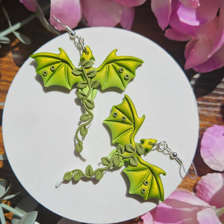 Dragon des vignes vertes pour la vente par Pinky Creates
