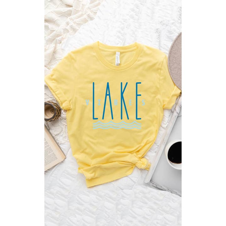 Kissed Apparel - Vente T-shirt sérigraphié – femme - T-shirt graphique d'été Lake Vibes6
