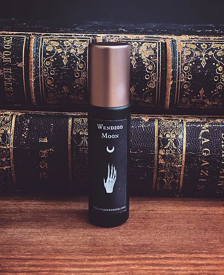 The Conjured Rose - Vente Parfums à bille - Parfum à l'huile Wendigo Moon Roller1