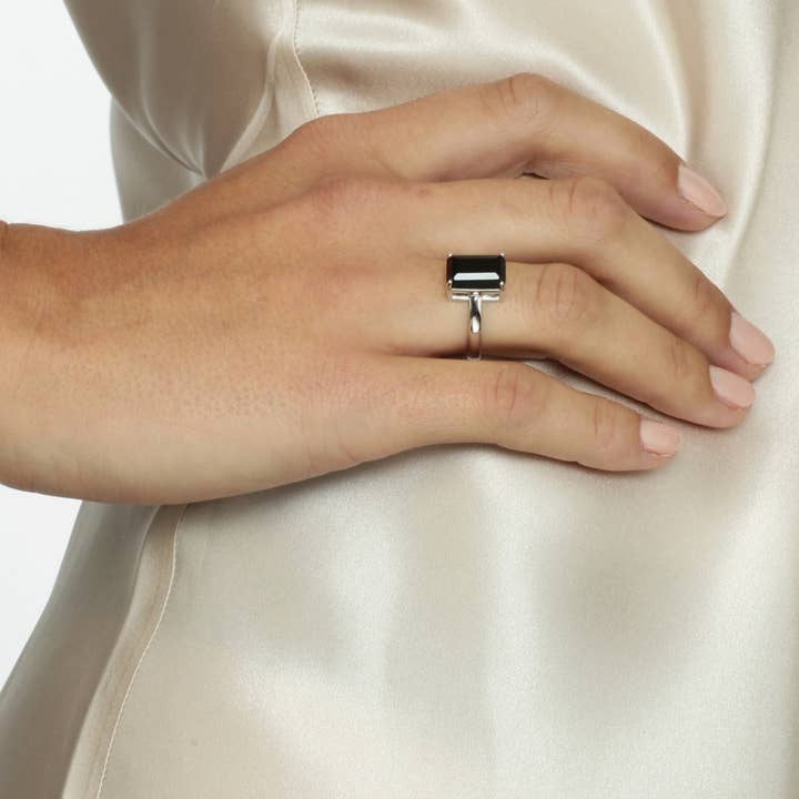 Star Of Sweden – Großhandel Cocktail-/Statement-Ring – Sag Ja! Verstellbarer Ring | Schwarzer, grauer und brauner Stein