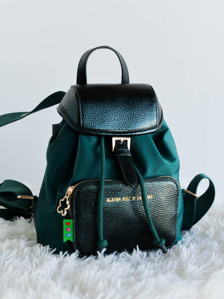 MOCHILA NYLON METALIZADA VERDE para venta al por mayor de Agatha Ruiz De La Prada - Bolsos