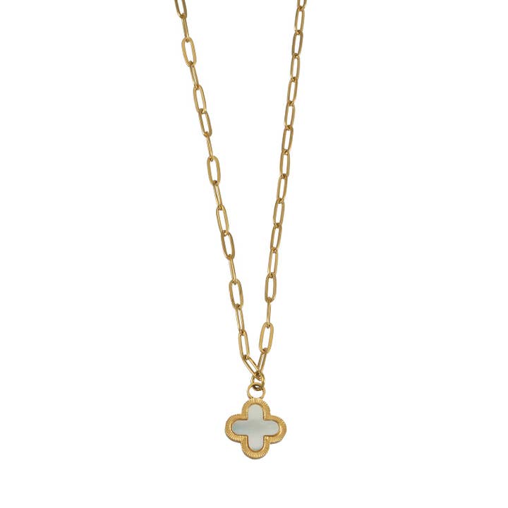 MAKA Gold: Colgante en forma de trébol en concha natural y borde de metal dorado en una cadena de clip. para venta al por mayor de HACKNEY NINE