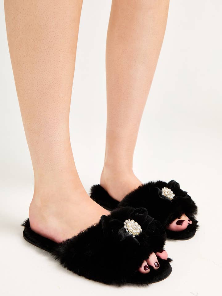 Sort Anya pyntede tøfler med bånd i sort for engroshandel på Faire1