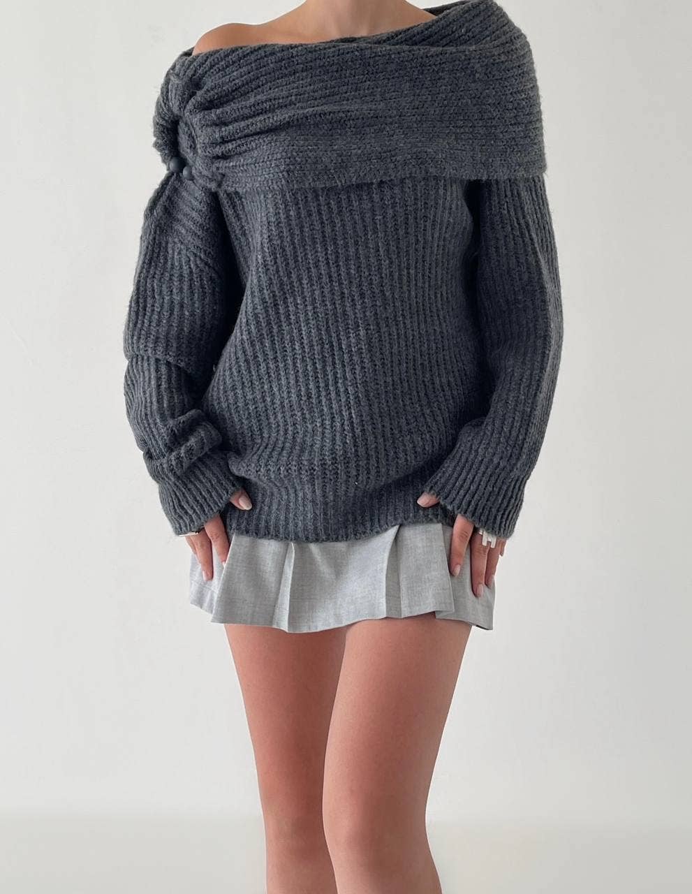 Anaz – Engroshandel Pullover - Dame – Sweater med draperet off-shoulder-design1