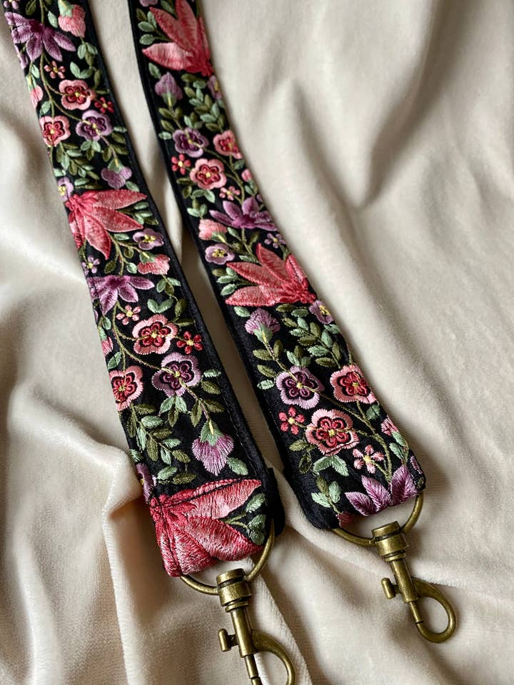 Bagstrap: Laila in Pink voor wholesale door Temple of Treasure