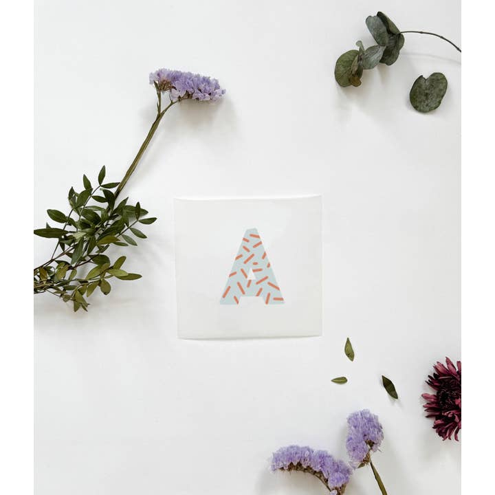 Ett bokstavsstrykmärke med namn för wholesale av MiniDei