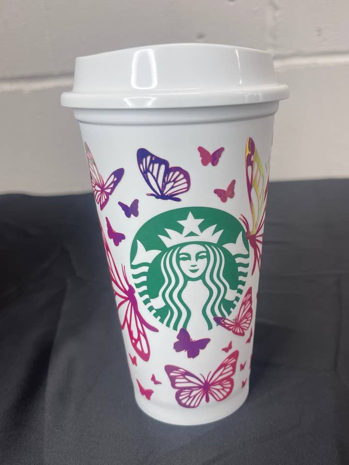 Personlig sommerfugl Vinyl Mærkat Starbucks Hot Cup | Brugerdefineret tumbler med halm | Perfekt gave | Hot Cup | Genanvendelig | Drikke for engroshandel hos Hudaa & Co