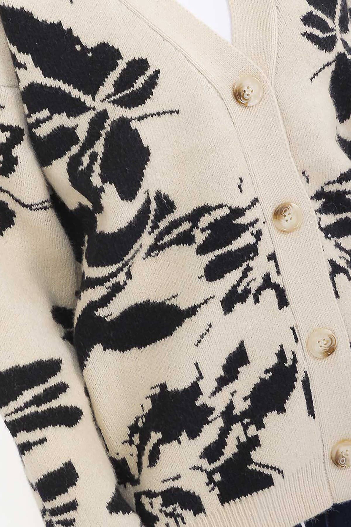 HAVRE KARDIGAN MED FLERE KNAPPER NEDE for engroshandel på Faire4