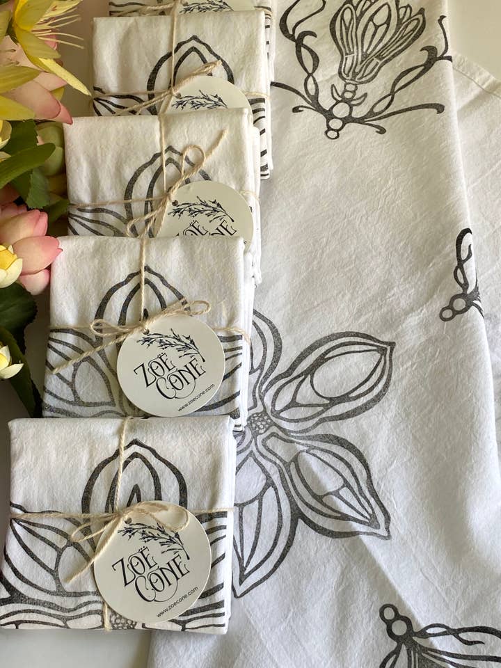 Torchon Magnolia en noir pour la vente par Zoe Cone