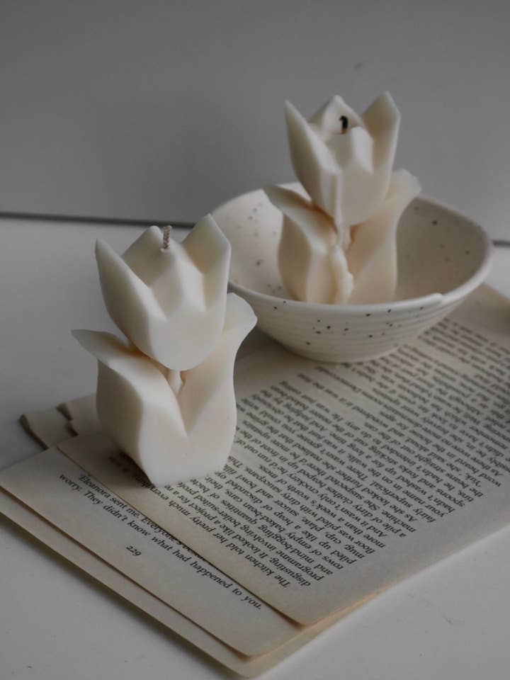 Tulip candle | flower candle for wholesale by Mae Fleur