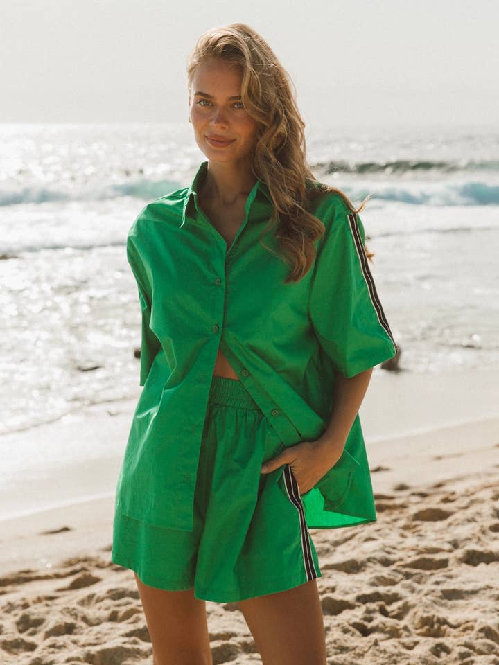 TOP A RIGHE E SET CORTO per la vendita all'ingrosso da parte di Global Fashion House