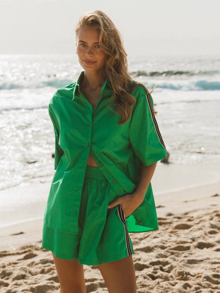 TOP A RIGHE E SET CORTO per la vendita all'ingrosso da parte di Global Fashion House