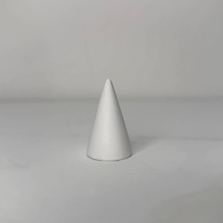 White Leaf – wholesale Decorative tabletop object – Wooden Ring Cone in White0