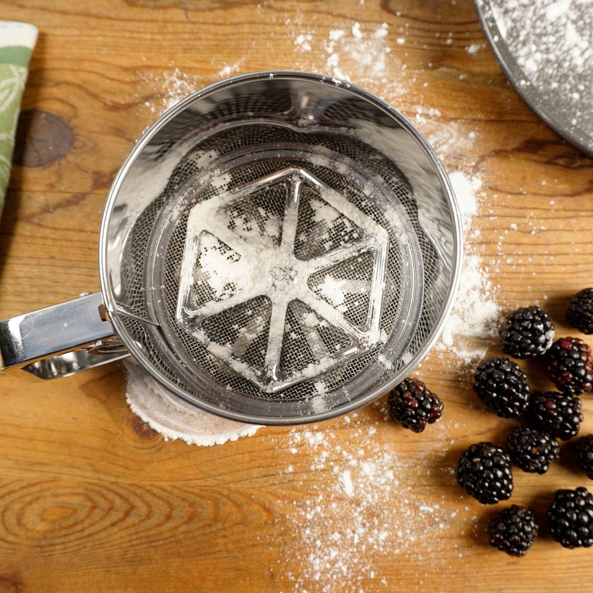 RSVP International - Vente Ustensile/gadget de cuisine - Tamis à farine triple maille - 3 tasses9