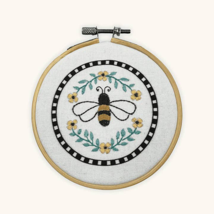 Borduurpakket Honey Bee Hoop voor wholesale door THE POSY COLLECTION