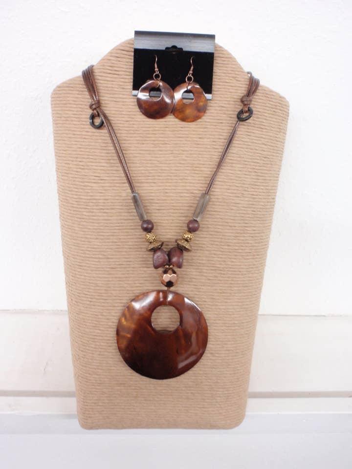 BROWN ADJUSTABLE WAX CORD WITH ROUND DONUT SHELL PENDANT NEC for wholesale by International Duru's
